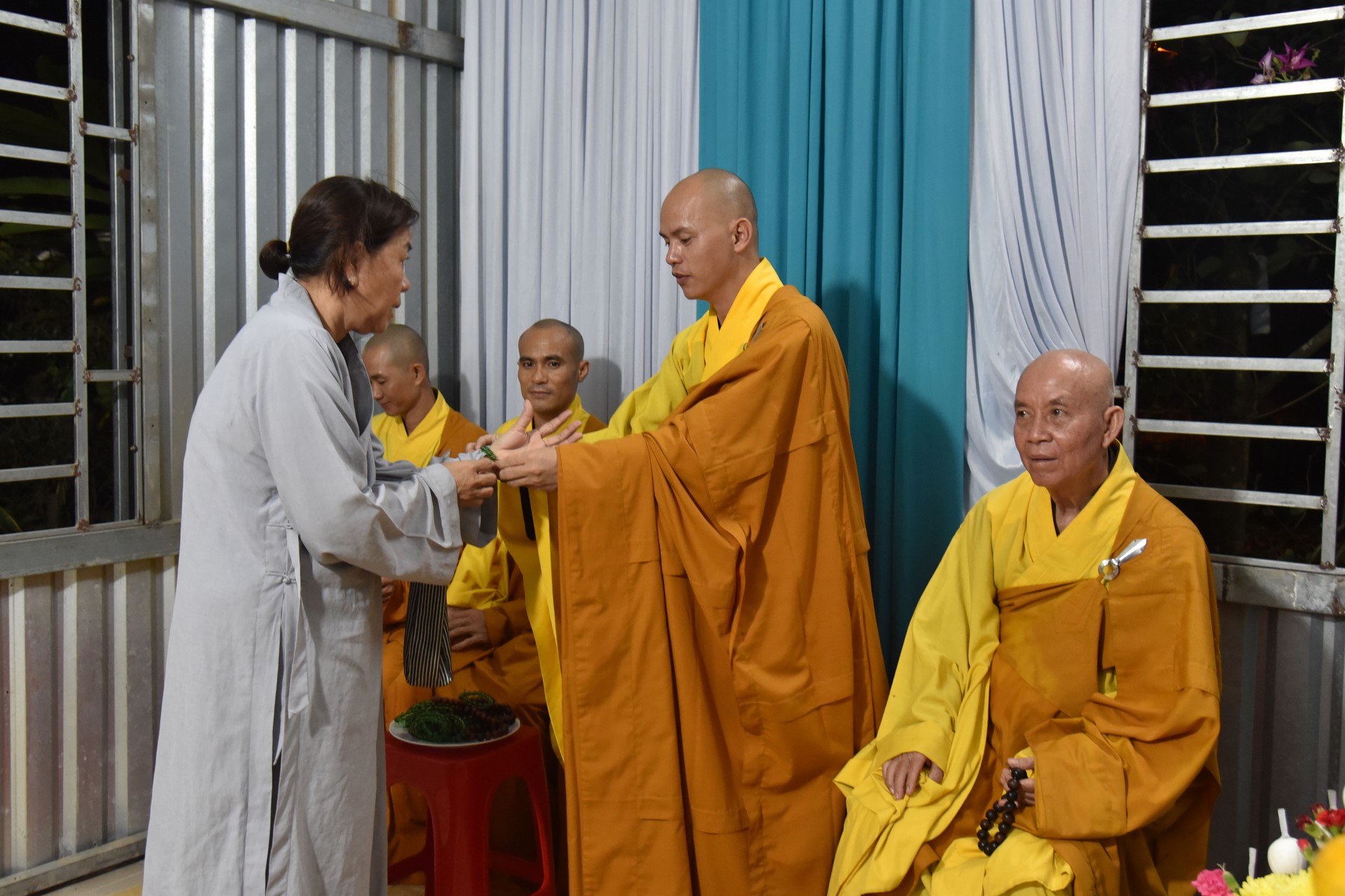 Chanting sutra, releasing creatures to pray for peace in Tan Thanh, Long An by the Charity Board